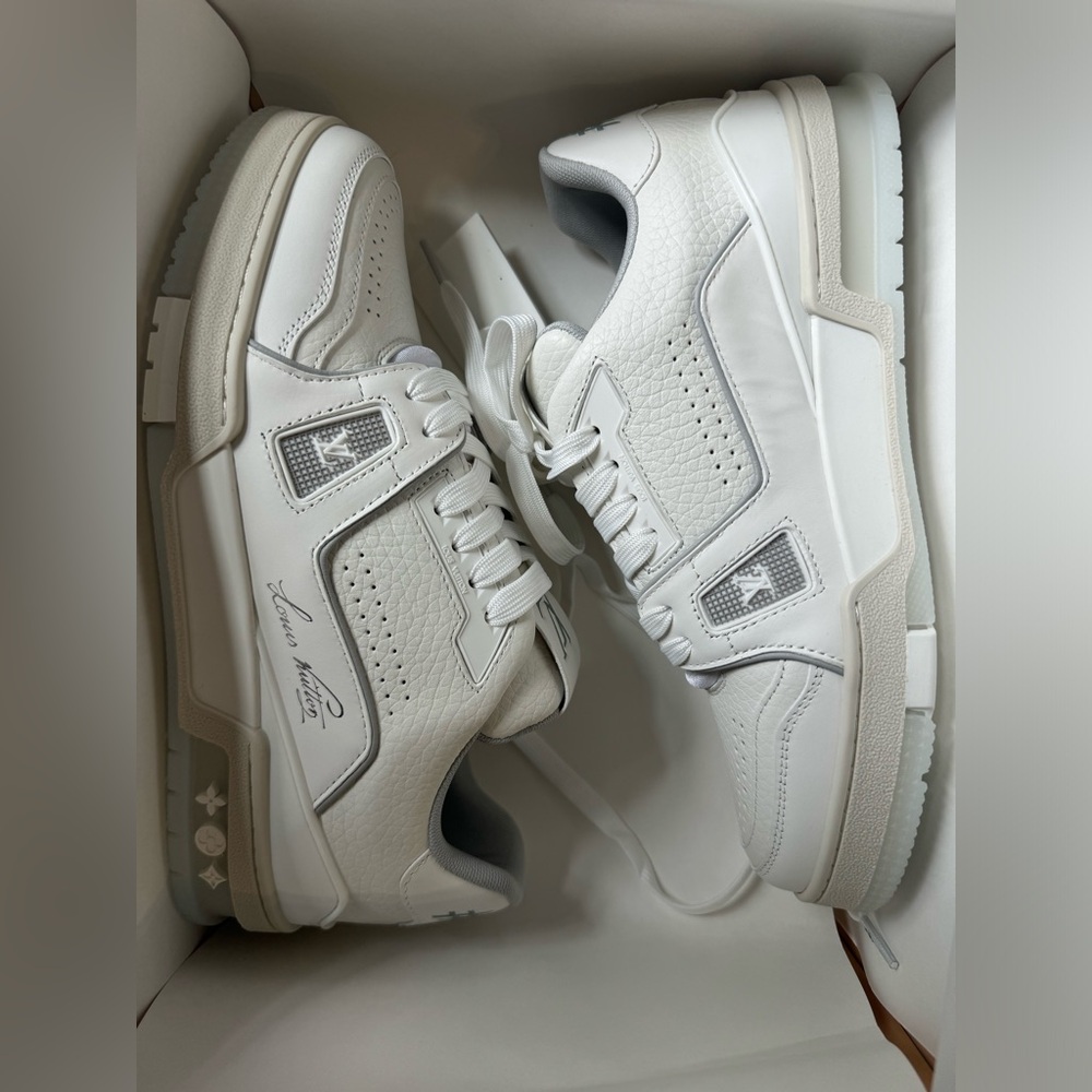 Louis Vuitton LV Trainer Sneaker 400N size 9 women’s.